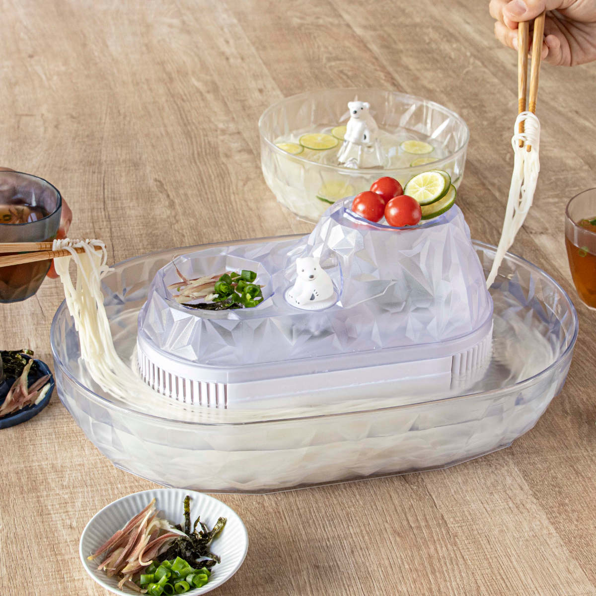 そうめん流し器 M 2~3人用 流氷 流しそうめん 電池式 流しそうめん機 プラスチック製 ( そうめん流し機 しろくま ペンギン 素麺 ながしそうめん 薬味入れ 流し素麺 薬味皿 機械 シロクマ アニマル 動物 氷山 おしゃれ かわいい ) 【シロクマ】 シロクマ