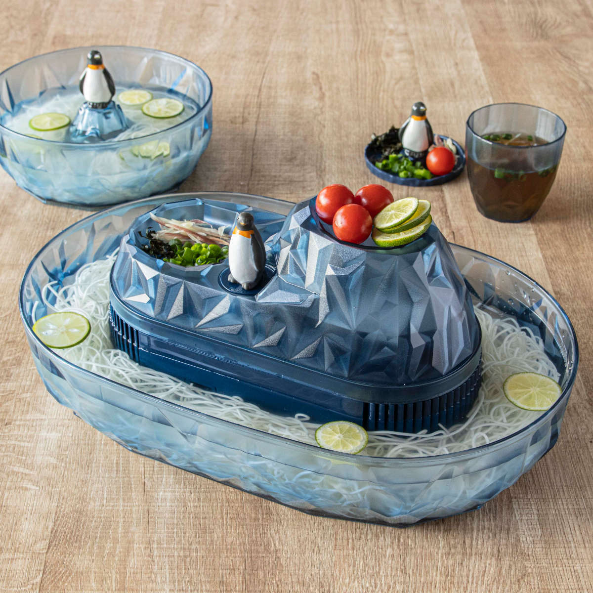 そうめん流し器 M 2~3人用 流氷 流しそうめん 電池式 流しそうめん機 プラスチック製 ( そうめん流し機 しろくま ペンギン 素麺 ながしそうめん 薬味入れ 流し素麺 薬味皿 機械 シロクマ アニマル 動物 氷山 おしゃれ かわいい ) 【シロクマ】 シロクマ