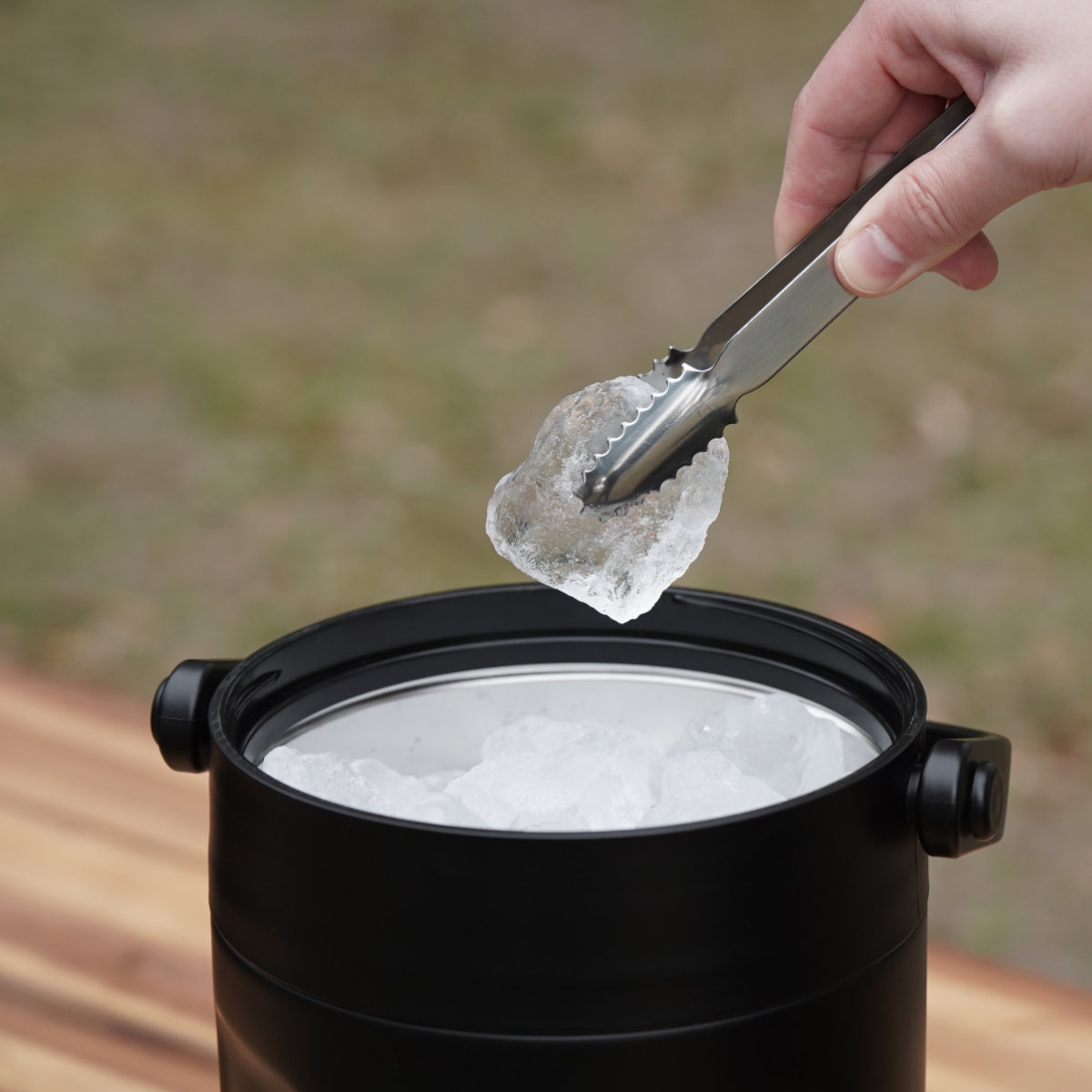 アイスコンテナ 4.5L 真空アイスマルチコンテナ4500 保冷 ( 氷入れ アイスペール アイスクーラー ジャグ アイスジャグ 氷入れ容器 氷 溶けない アイスバケット ボトル 冷蔵 真空断熱構造 タンク 持ち運び 取っ手付き 大容量 )