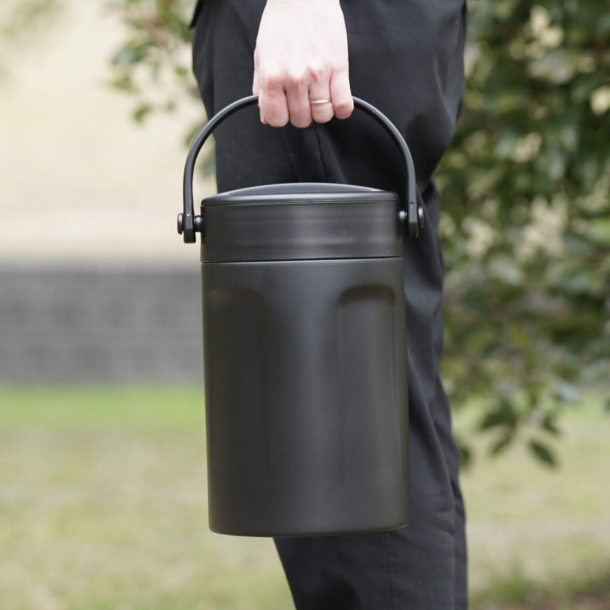 アイスコンテナ 4.5L 真空アイスマルチコンテナ4500 保冷 ( 氷入れ アイスペール アイスクーラー ジャグ アイスジャグ 氷入れ容器 氷 溶けない アイスバケット ボトル 冷蔵 真空断熱構造 タンク 持ち運び 取っ手付き 大容量 )