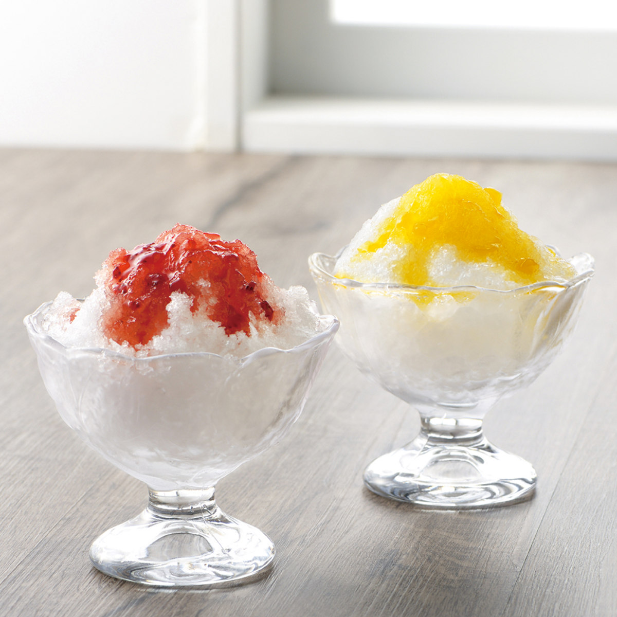 かき氷機 おうち氷屋さん 2通り削れる手動かき氷器 ( カキ氷器 かき氷メーカー 電動かき氷機 氷削機 手動 調節 氷ケース 製氷カップ 付き バラ氷 アウトドア 持ち運び 家庭用 手軽 簡単 かき氷 夏 子ども キッズ )