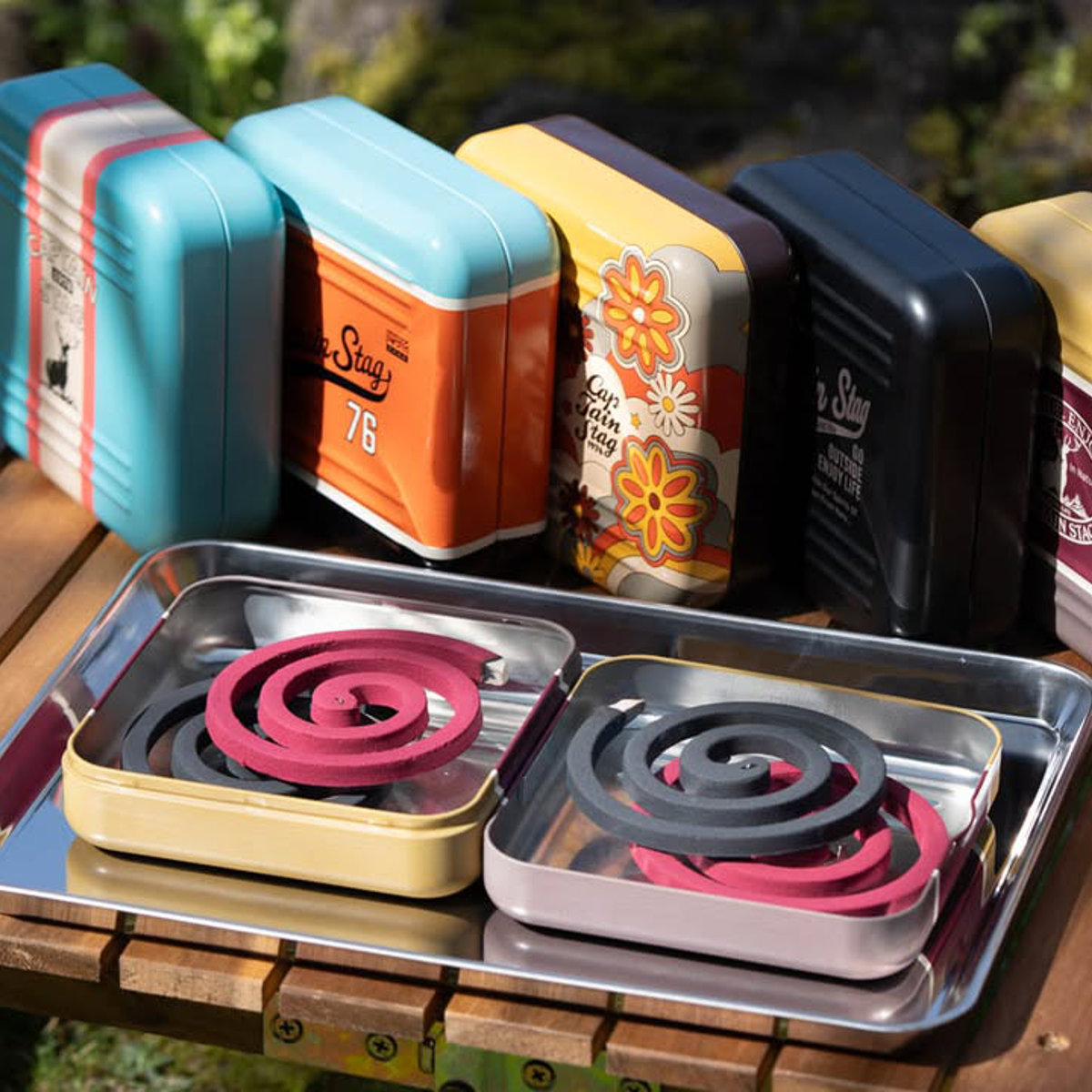 蚊取り線香スタンドケース キャプテンスタッグ ( CAPTAIN STAG 蚊取り線香 入れ 蚊取り線香立て 卓上 置き型 ケース 蚊やり 蚊取り スタンド 縦型 横型 虫よけ 虫除け 屋内 屋外 軽い 持ち運び アウトドア キャンプ用品 ) 【クリームイエロー】 クリームイエロー