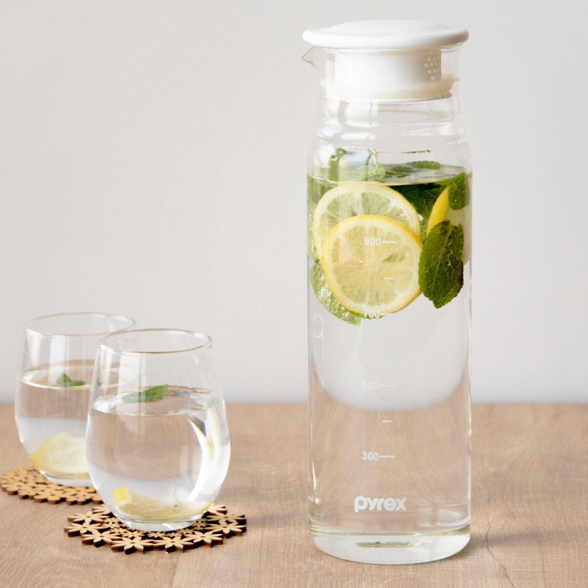 ポット ピッチャー 冷水筒 1.2L Pyrex パイレックス クールポット 耐熱ガラス ( 水差し ジャグ ドリンクピッチャー ガラス 耐熱 熱湯 目盛り付き ウォーターポット 麦茶ポット 目盛り 麦茶 冷茶 おしゃれ )