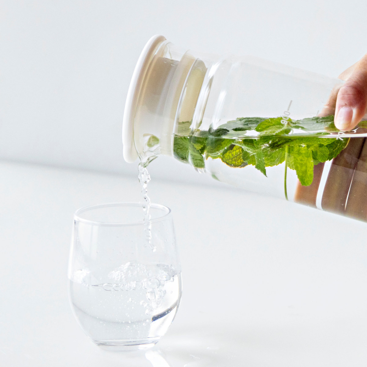 ポット ピッチャー 冷水筒 1.2L Pyrex パイレックス クールポット 耐熱ガラス ( 水差し ジャグ ドリンクピッチャー ガラス 耐熱 熱湯 目盛り付き ウォーターポット 麦茶ポット 目盛り 麦茶 冷茶 おしゃれ )