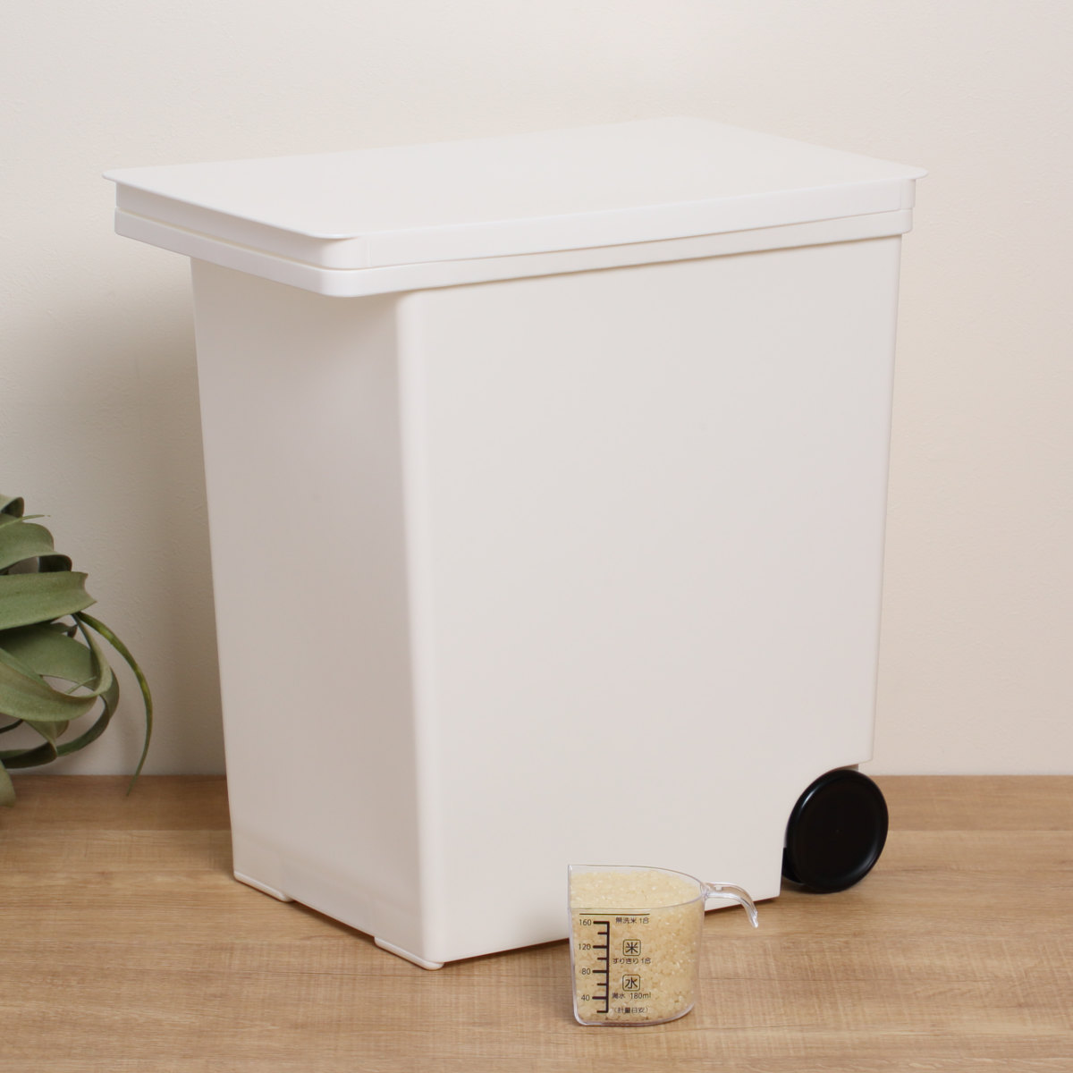 米びつ 10kg 袋のまま 保存 10kg用 ( 保存容器 米櫃 ライスストッカー 日本製 計量カップ付き キャスター付き プラスチック 密閉 10キロ シンク下 袋ごと 米 お米 お米収納 お米保存 ペットフード 保管 収納 ケース 白 スリム )