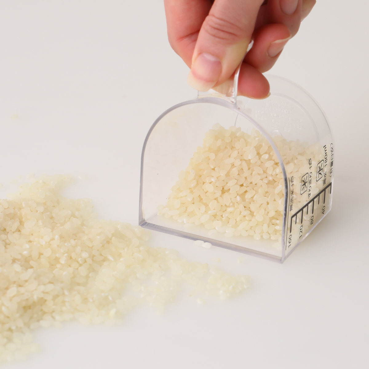 米びつ 10kg 袋のまま 保存 10kg用 ( 保存容器 米櫃 ライスストッカー 日本製 計量カップ付き キャスター付き プラスチック 密閉 10キロ シンク下 袋ごと 米 お米 お米収納 お米保存 ペットフード 保管 収納 ケース 白 スリム )