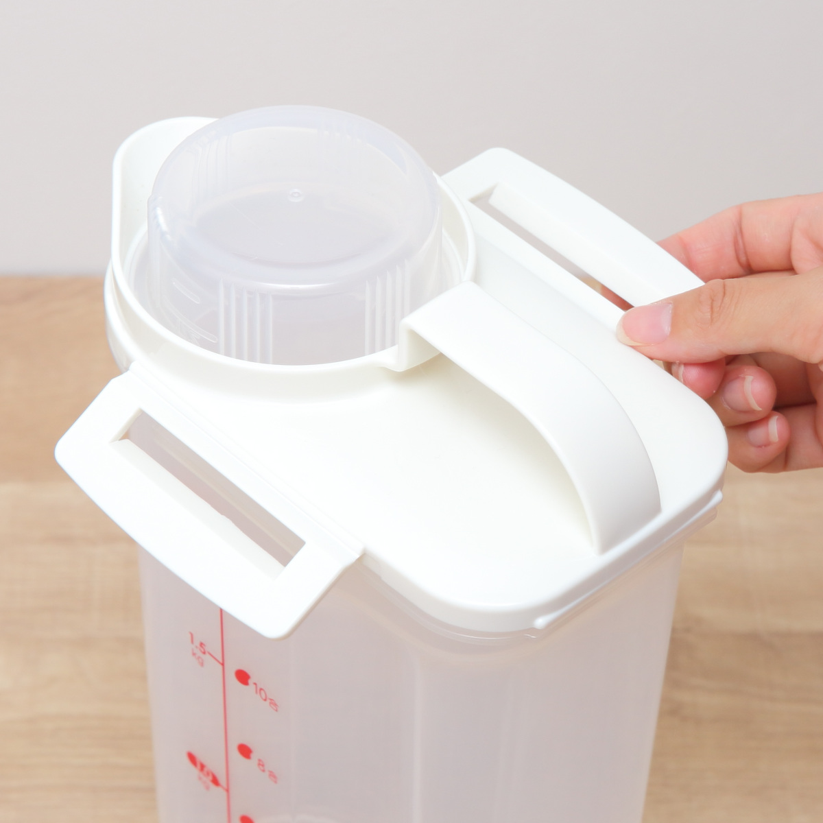 米びつ 2.4kg 密閉 ハンディライスストッカー 冷蔵庫 ( 冷蔵庫 計量カップ 日本製 プラスチック 米櫃 こめびつ 保存容器 スリム ドアポケット お米収納 お米保管 ライスストッカー 米 お米 コメビツ 2.4キロ )