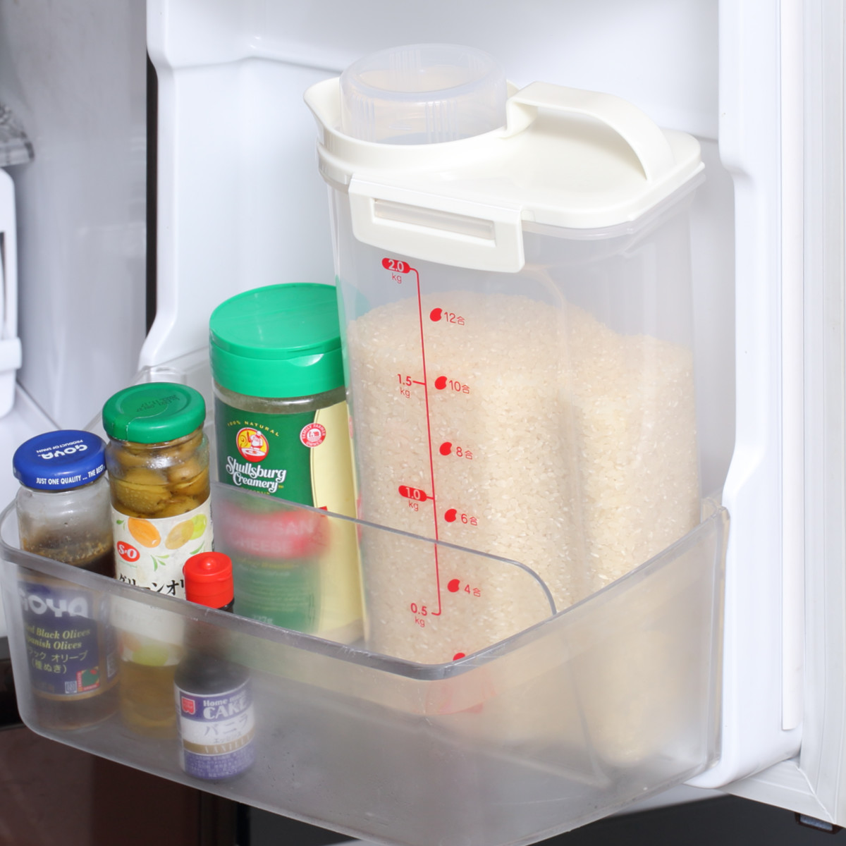 米びつ 2.4kg 密閉 ハンディライスストッカー 冷蔵庫 ( 冷蔵庫 計量カップ 日本製 プラスチック 米櫃 こめびつ 保存容器 スリム ドアポケット お米収納 お米保管 ライスストッカー 米 お米 コメビツ 2.4キロ )