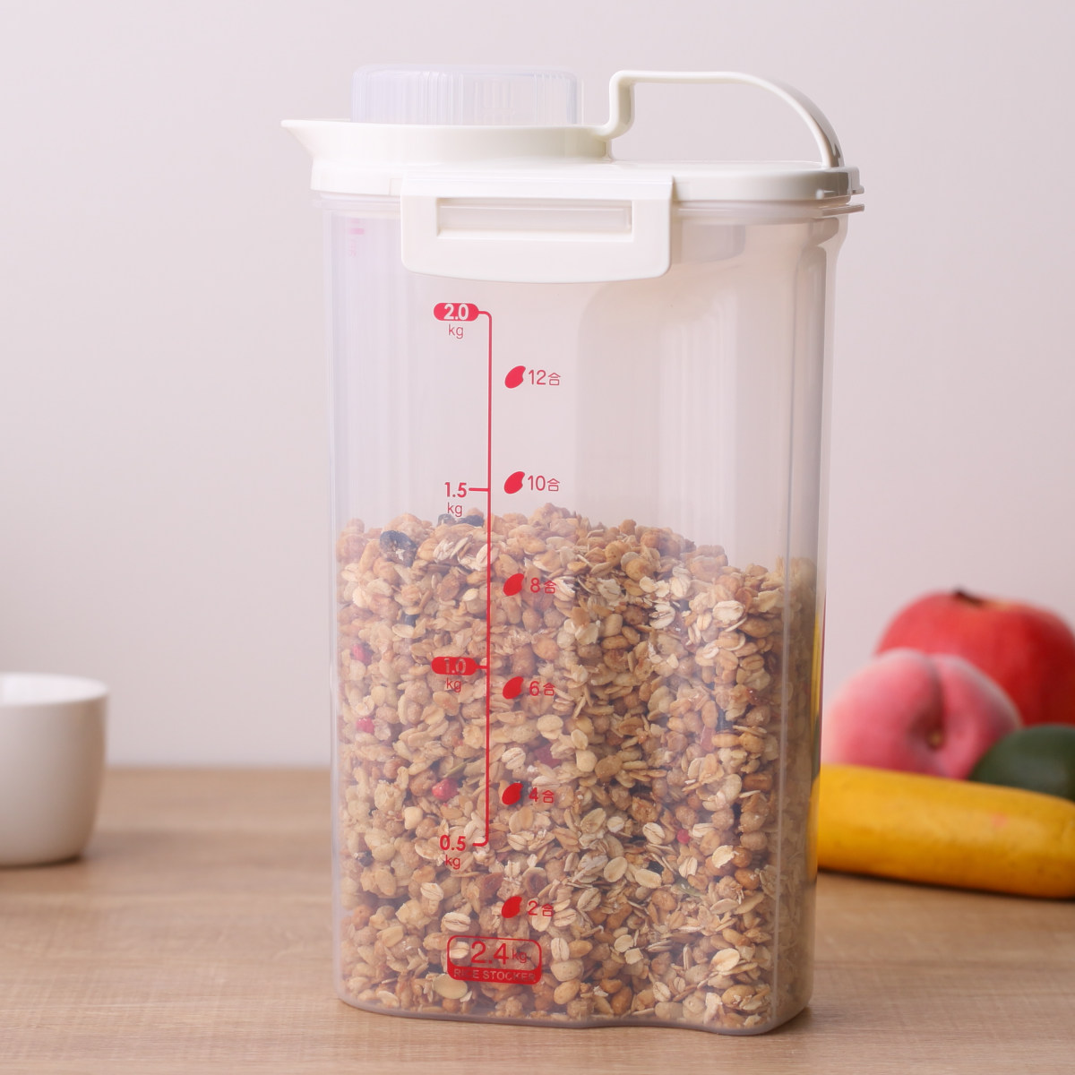 米びつ 2.4kg 密閉 ハンディライスストッカー 冷蔵庫 ( 冷蔵庫 計量カップ 日本製 プラスチック 米櫃 こめびつ 保存容器 スリム ドアポケット お米収納 お米保管 ライスストッカー 米 お米 コメビツ 2.4キロ )