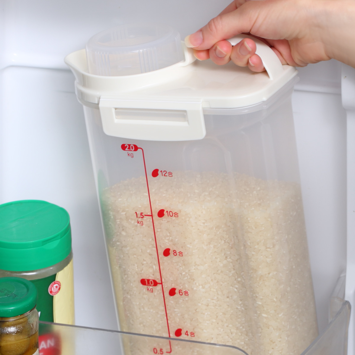 米びつ 2.4kg 密閉 ハンディライスストッカー 冷蔵庫 ( 冷蔵庫 計量カップ 日本製 プラスチック 米櫃 こめびつ 保存容器 スリム ドアポケット お米収納 お米保管 ライスストッカー 米 お米 コメビツ 2.4キロ )