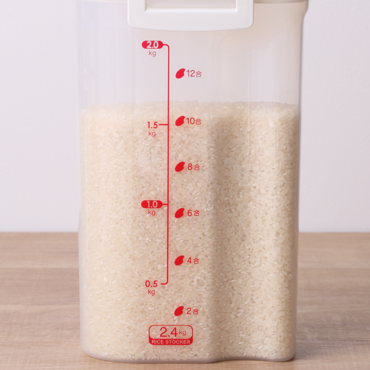 米びつ 2.4kg 密閉 ハンディライスストッカー 冷蔵庫 ( 冷蔵庫 計量カップ 日本製 プラスチック 米櫃 こめびつ 保存容器 スリム ドアポケット お米収納 お米保管 ライスストッカー 米 お米 コメビツ 2.4キロ )