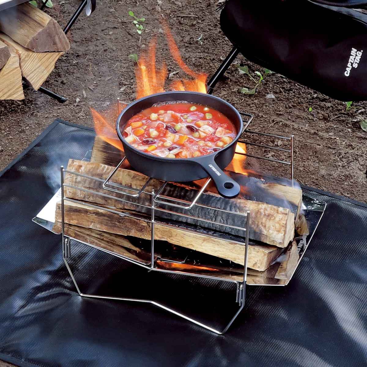 アルミ 深型スキレット18cm IH対応 キャプテンスタッグ ( CAPTAIN STAG マルチ グリル プレート アルミ製 フライパン 18センチ キャンプ アウトドア キャンプ飯 焚火 ガス火対応 IH オール熱源対応 軽量 丸型 )