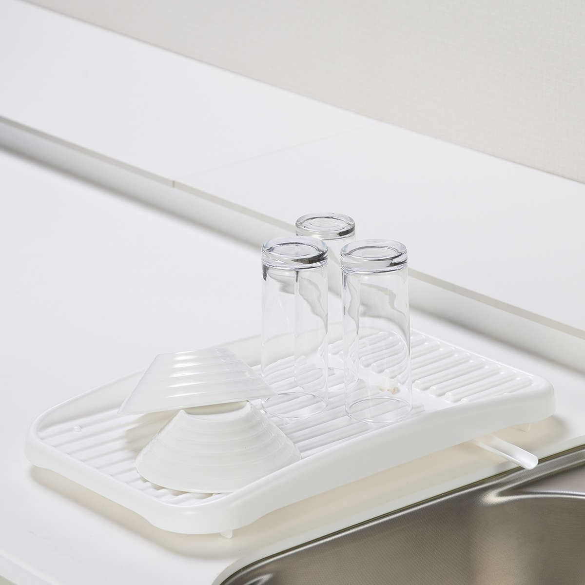水切りトレー スキットアルファ トレーのみ ( 受け皿 コンパクト 日本製 一人暮らし 小さめ ディッシュラック シンク横 皿洗い 乾燥 プラスチック 省スペース 白 縦置き 横置き ノズル )
