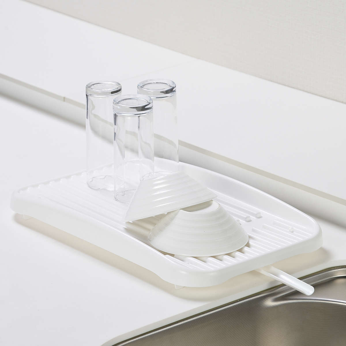 水切りトレー スキットアルファ トレーのみ ( 受け皿 コンパクト 日本製 一人暮らし 小さめ ディッシュラック シンク横 皿洗い 乾燥 プラスチック 省スペース 白 縦置き 横置き ノズル )