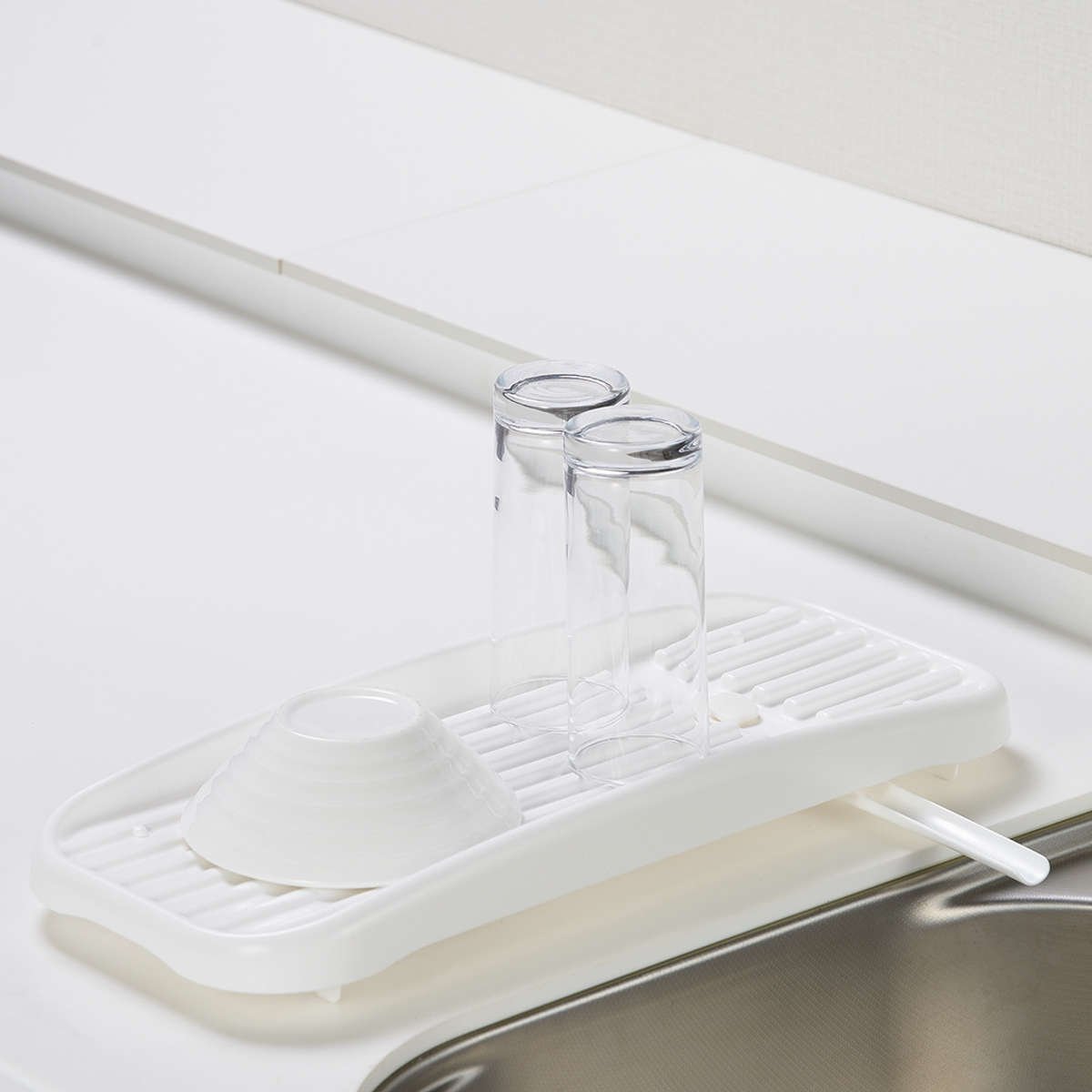 水切りトレー スキットアルファ スリム トレーのみ ( 受け皿 コンパクト 日本製 一人暮らし 小さめ ディッシュラック シンク横 皿洗い 乾燥 プラスチック 省スペース 白 縦置き 横置き ノズル )