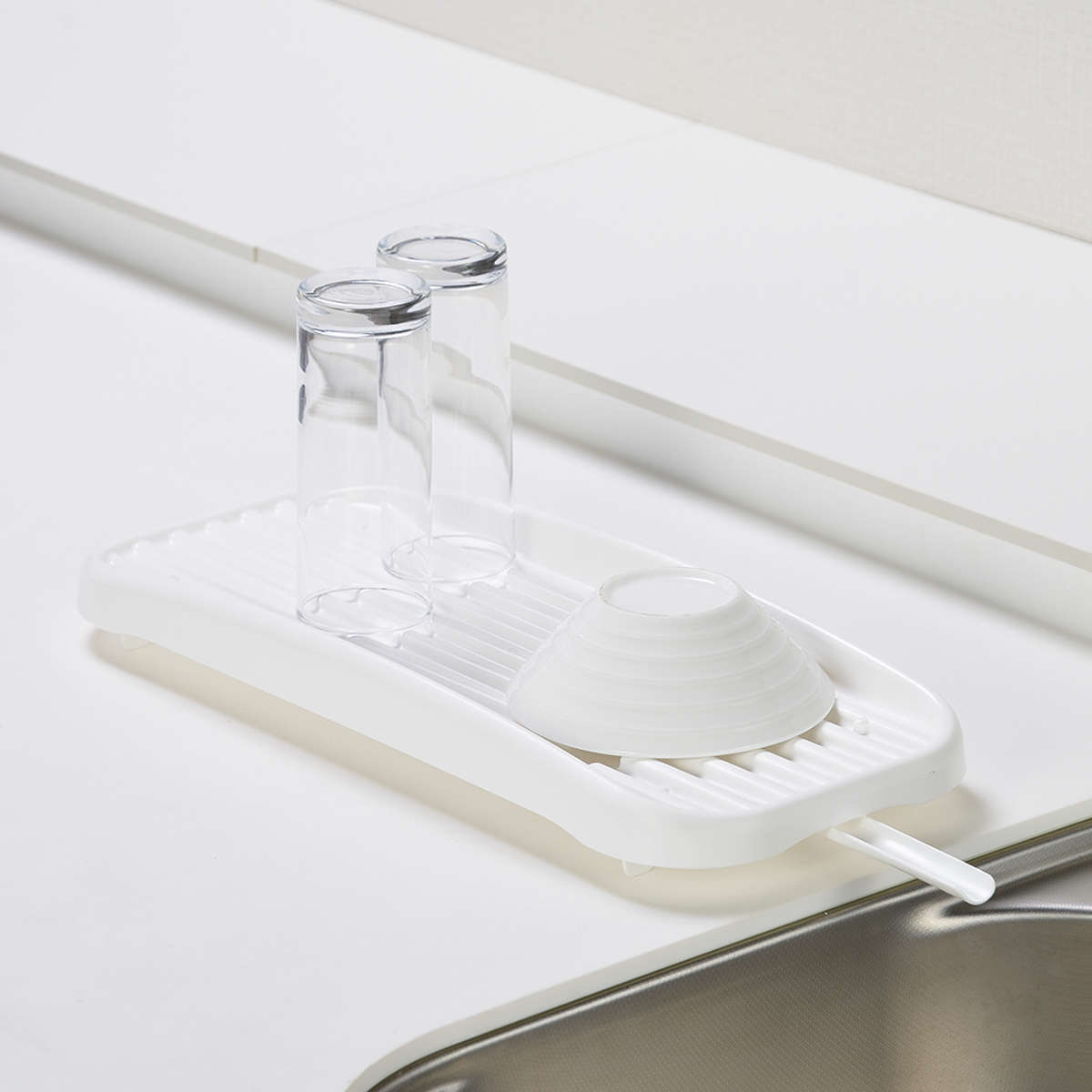 水切りトレー スキットアルファ スリム トレーのみ ( 受け皿 コンパクト 日本製 一人暮らし 小さめ ディッシュラック シンク横 皿洗い 乾燥 プラスチック 省スペース 白 縦置き 横置き ノズル )