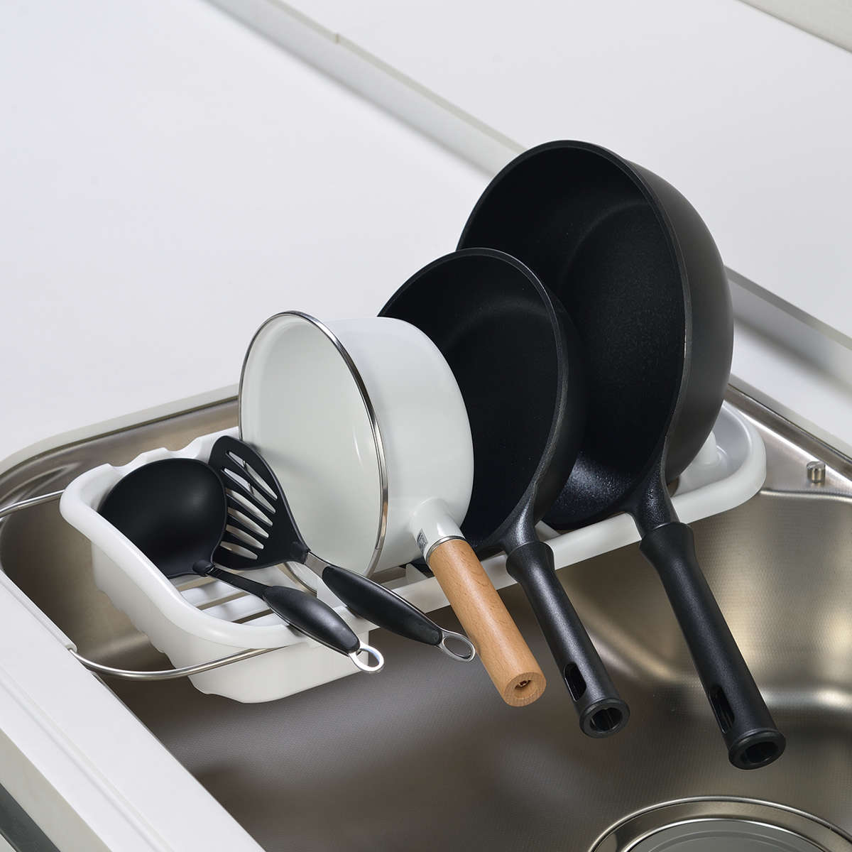 水切りかご スキットアルファ シンク 水切りラック 伸縮 ( シンク上 スリム 水切りカゴ 日本製 一人暮らし 小さめ 水切りバスケット ディッシュラック シンクサイド 渡し 乾燥 食器洗い シンク内 水切り )