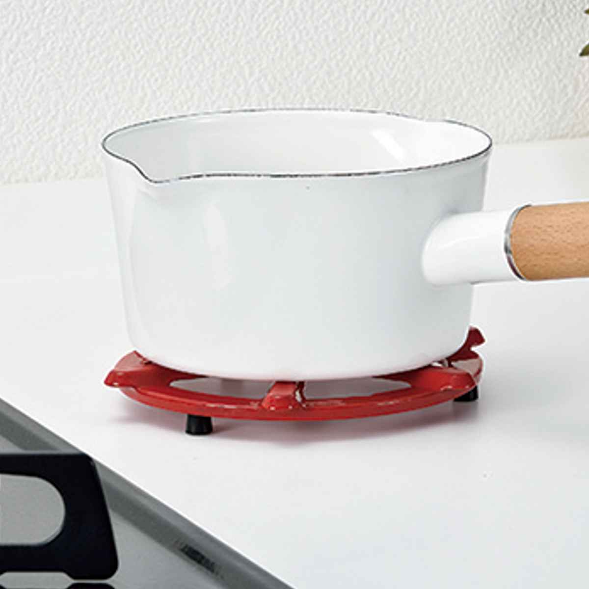 鍋敷 フェール 鉄鋳物製 ホーロー加工 ( なべ敷き 鍋プレート トリベット マット 鉄製 鉄鋳物 鍋敷き 琺瑯 鍋しき 鍋置き 安定 すべり止め 配膳 キッチン用品 丈夫 サビにくい 白 赤 ) 【ホワイト】