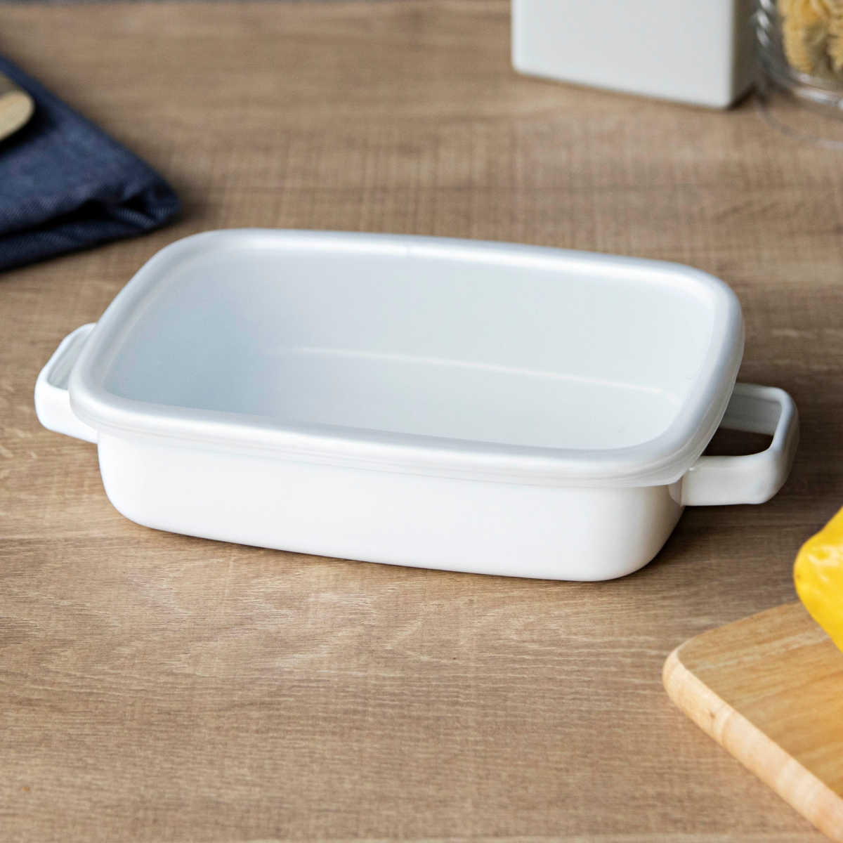 グラタン皿 18cm 浅型 ホーロー ブランキッチン ( オーブン対応 オーブンウェア 耐熱皿 保存容器 バット ふた付き ホーロー製 琺瑯 作り置き 漬物容器 角型 アウトドア キャンプ 保温性 耐久性 お手入れ 簡単 持ち手付き )
