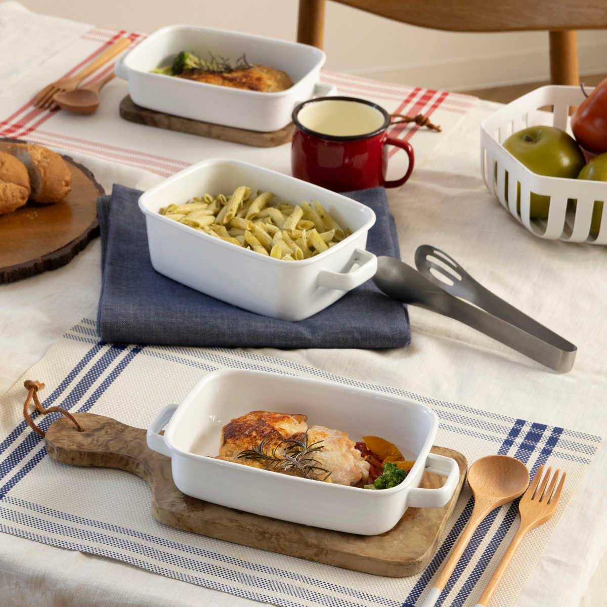 グラタン皿 18cm 深型 ホーロー ブランキッチン ( オーブン対応 オーブンウェア 耐熱皿 保存容器 バット ふた付き ホーロー製 琺瑯 作り置き 漬物容器 角型 アウトドア キャンプ 保温性 耐久性 お手入れ 簡単 持ち手付き )