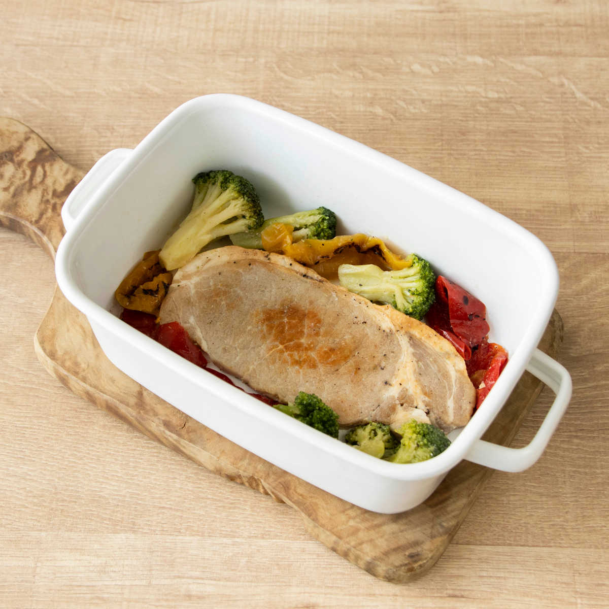 グラタン皿 18cm 深型 ホーロー ブランキッチン ( オーブン対応 オーブンウェア 耐熱皿 保存容器 バット ふた付き ホーロー製 琺瑯 作り置き 漬物容器 角型 アウトドア キャンプ 保温性 耐久性 お手入れ 簡単 持ち手付き )