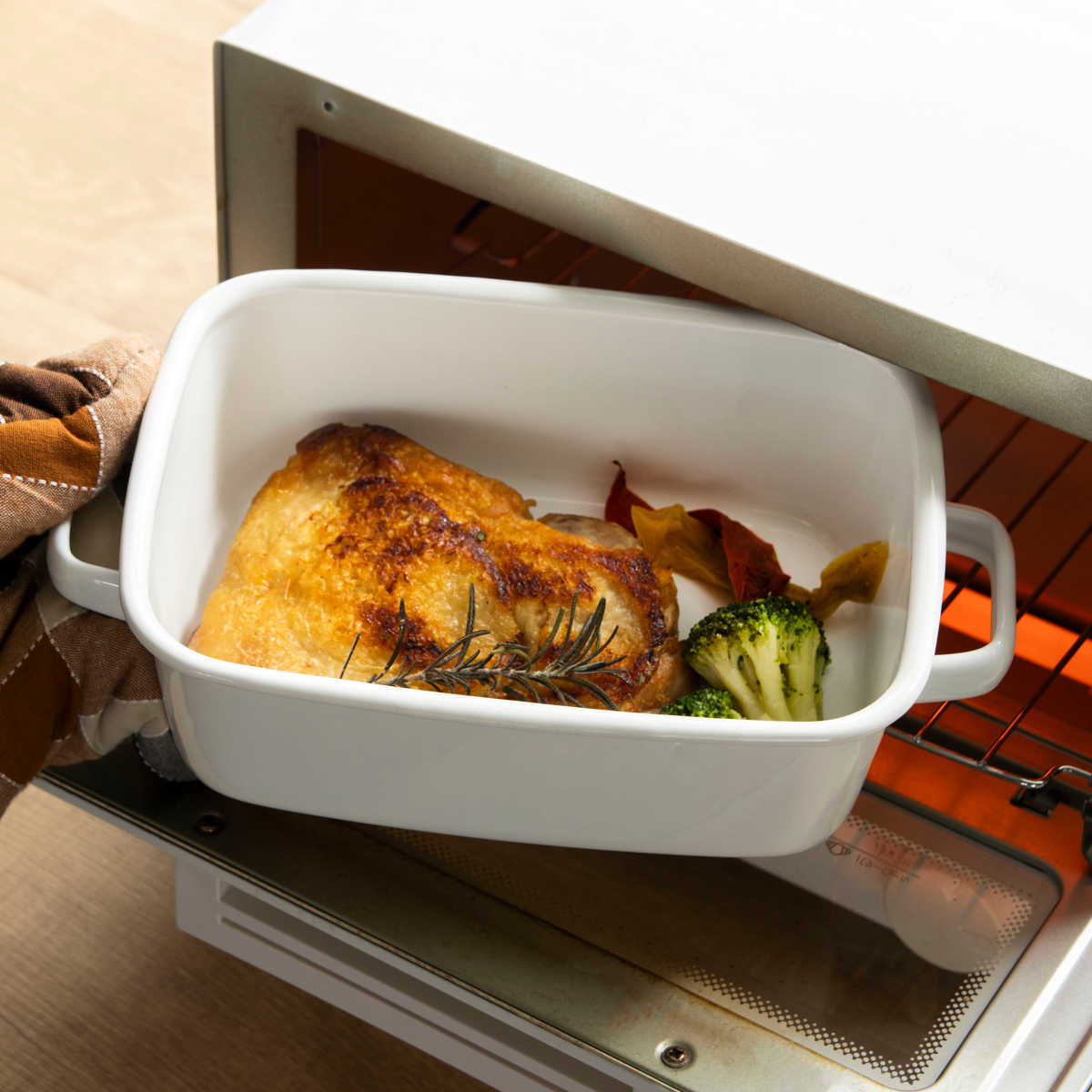 グラタン皿 18cm 深型 ホーロー ブランキッチン ( オーブン対応 オーブンウェア 耐熱皿 保存容器 バット ふた付き ホーロー製 琺瑯 作り置き 漬物容器 角型 アウトドア キャンプ 保温性 耐久性 お手入れ 簡単 持ち手付き )