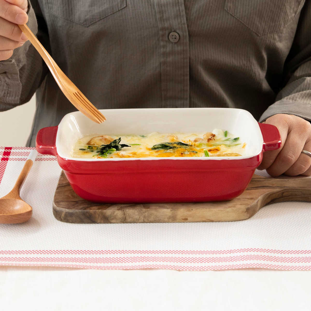 グラタン皿 18cm 長方形 深型 陶磁器 ( 電子レンジ対応 オーブン対応 トースター対応 耐熱皿 食器 耐熱容器 四角 スクエア 角 耳付き 一人用 グラタン ラザニア おしゃれ かわいい )