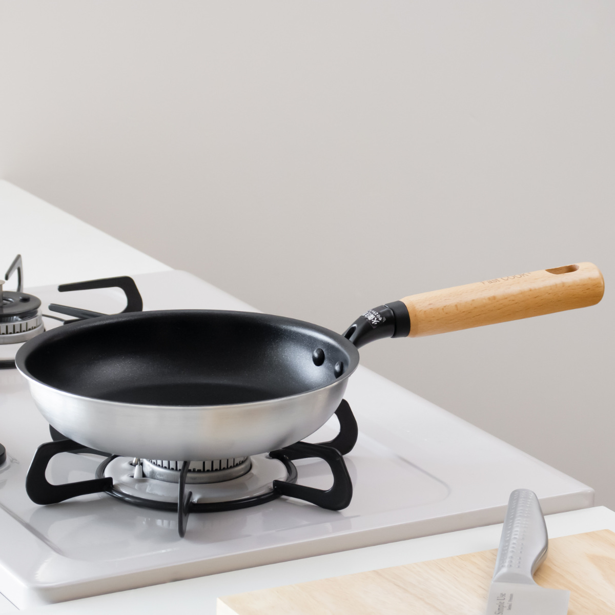 フライパン 20cm IH対応 ファストクック+ 2層鋼ダイヤモンドコート 木柄 ( ガス火対応 オール熱源対応 ふっ素加工 軽い 20センチ 浅型 フッ素加工 ステンレス アルミ 2層構造 軽量 )