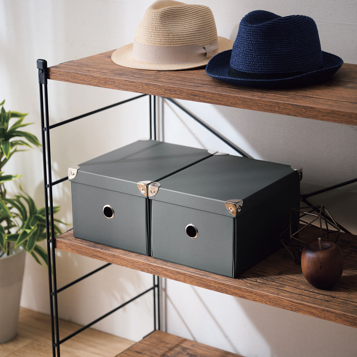 収納ボックス ストレージパルプボックス M ふた付き 幅20.5×奥行28×高さ15.5cm ( 収納 ボックス 箱 紙 紙製 パルプ フタ付き 小物収納 小物入れ ケース ストック 積み重ね 金属 金具付き 丈夫 折りたたみ 整理整頓 片付け ) 【ホワイト】 ホワイト