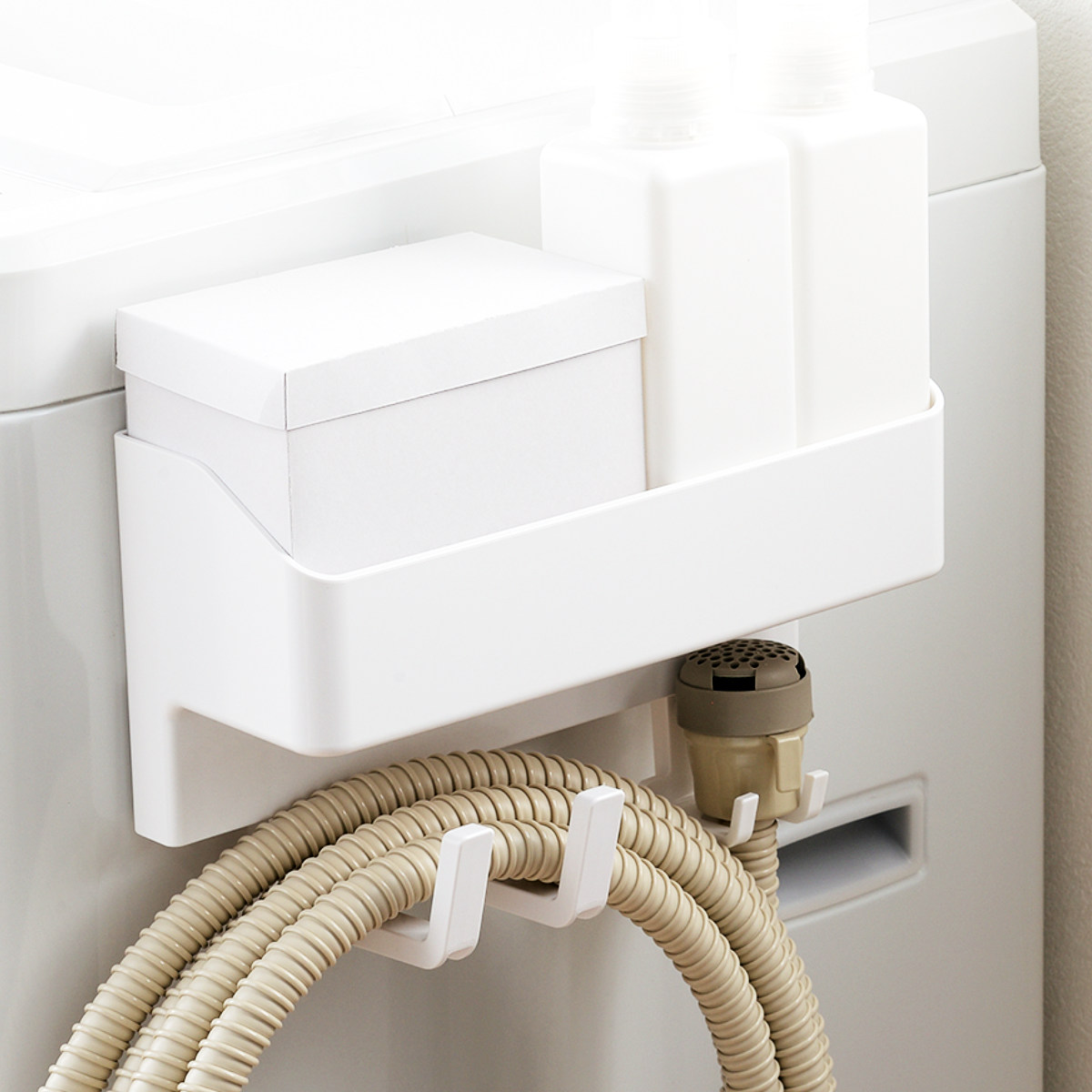 ランドリー収納 マグネットタイプ マルチラック ホースホルダー付ラック マグ・ピット （ マグネットラック ラック 収納 マグネット 洗濯機横 洗濯機 隙間 ランドリーラック 磁石 小物 小物収納 フック 洗剤 省スペース ）