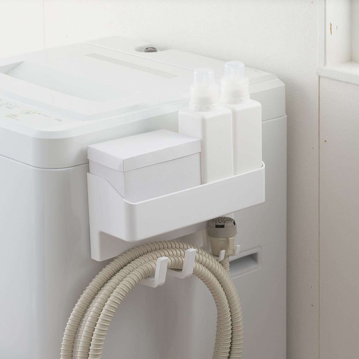 ランドリー収納 マグネットタイプ マルチラック ホースホルダー付ラック マグ・ピット ( マグネットラック ラック 収納 マグネット 洗濯機横 洗濯機 隙間 ランドリーラック 磁石 小物 小物収納 フック 洗剤 省スペース )