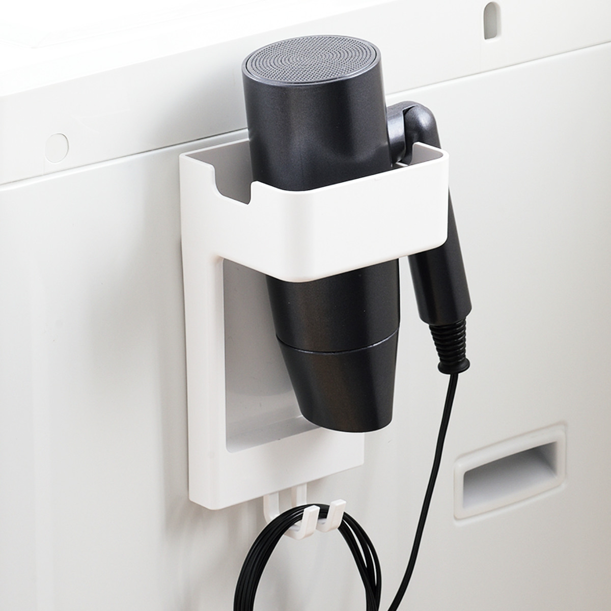 ドライヤーホルダー マグネットタイプ ハンドル折りたたみドライヤー対応 マグ・ピット ( ドライヤー 収納 ラック マグネット 磁石 洗濯機横 隙間 ヘアドライヤー ホルダー 洗濯機 浮かせて収納 コード収納 シンプル おしゃれ )
