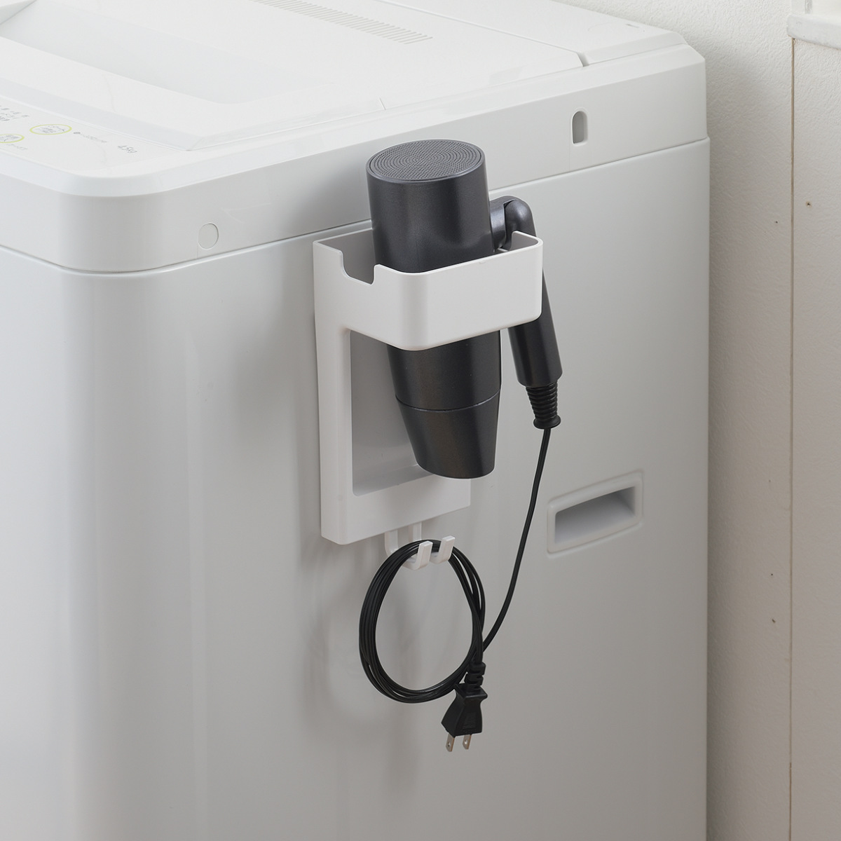 ドライヤーホルダー マグネットタイプ ハンドル折りたたみドライヤー対応 マグ・ピット ( ドライヤー 収納 ラック マグネット 磁石 洗濯機横 隙間 ヘアドライヤー ホルダー 洗濯機 浮かせて収納 コード収納 シンプル おしゃれ )