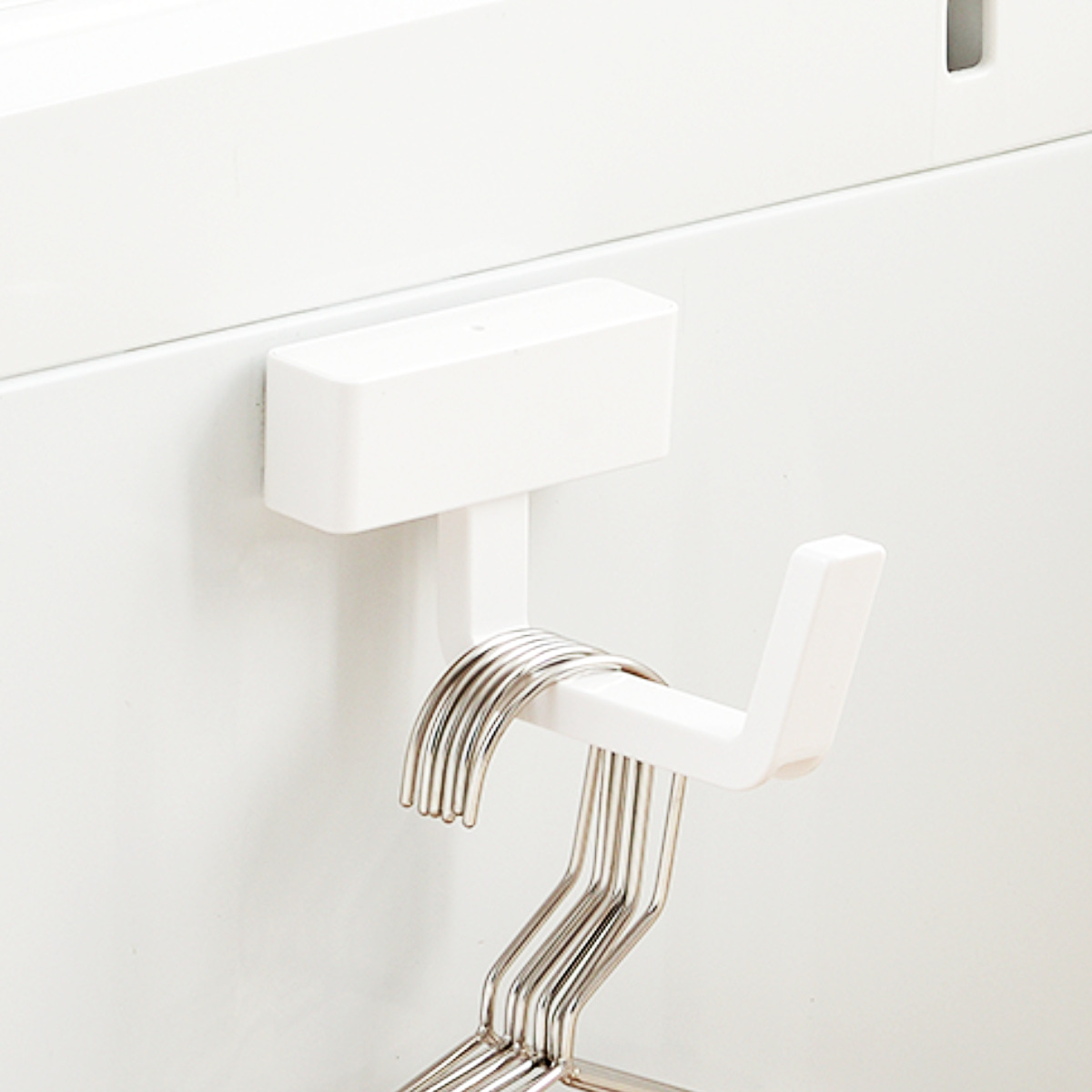 ハンガー収納 ハンガーホルダー マグネットタイプ ランドリー収納 マグ・ピット （ ハンガー 収納 フック マグネット 磁石 洗濯機横 洗濯機 隙間 洗濯ハンガー 角ハンガー 隙間収納 洗濯小物 浮かせて収納 省スペース シンプル ）