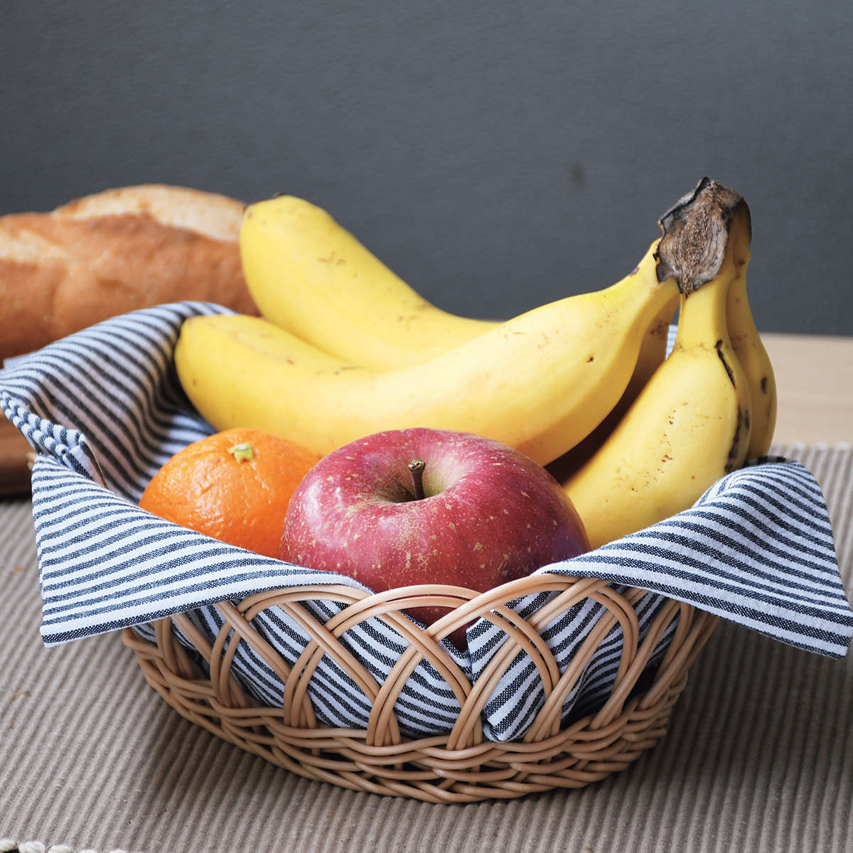 キッチンバスケット アミール 洗える 抗菌 ループバスケット ( パンかご バスケット レンジ対応 食洗機対応 かご カゴ 小物収納 小物入れ キッチン 収納 野菜ストッカー パン入れ 籐かご風 籠 キッチン収納 リビング収納 おしゃれ ) 【オーバル】 オーバル