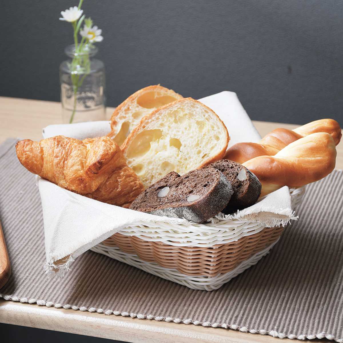 キッチンバスケット アミール 洗える 抗菌 バスケット レクタングル ( パンかご レンジ対応 食洗機対応 かご カゴ 小物収納 小物入れ 角型 キッチン 収納 野菜ストッカー パン入れ 籐かご風 籠 キッチン収納 リビング収納 おしゃれ )
