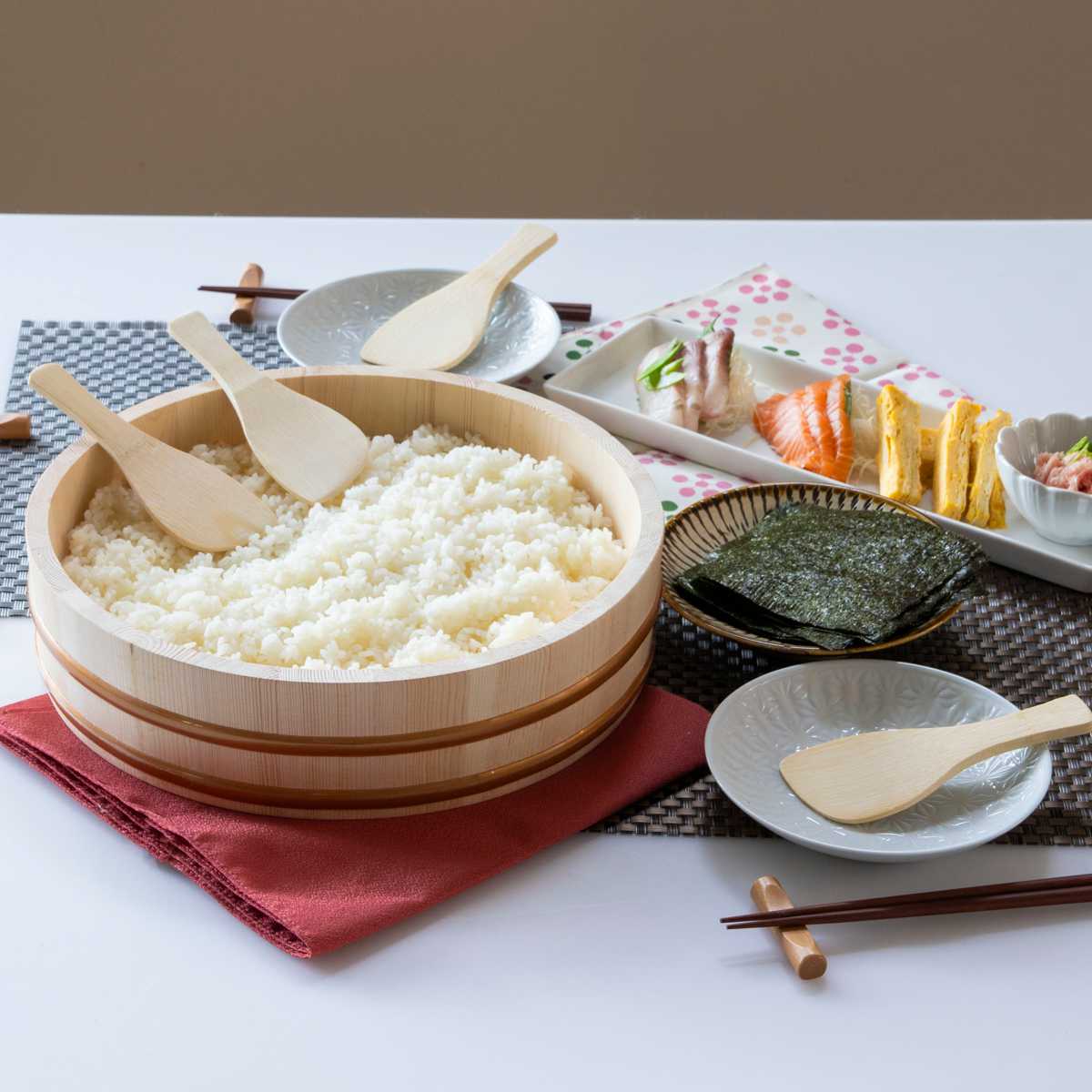 寿司桶 30cm おウチで楽しい 手巻き寿司桶 5点セット ( しゃもじ付き すし桶 天然木 木製 飯台 すし飯台 飯切 手巻き寿司 ちらし寿司 4合用 桶 木桶 お祝い事 イベント ホームパーティー ひな祭り )