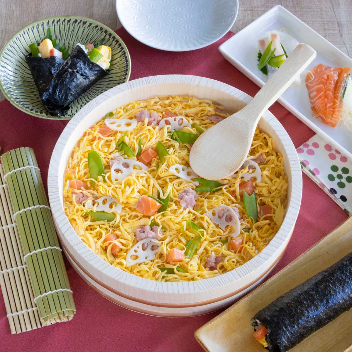 寿司桶 27cm おウチで楽しい 太巻き・ちらし寿司桶 3点セット ( しゃもじ付き すし桶 天然木 木製 飯台 すし飯台 飯切 巻きす付き 巻き簾 太巻き 手巻き寿司 ちらし寿司 3合用 桶 木桶 お祝い事 イベント ひな祭り 節分 )