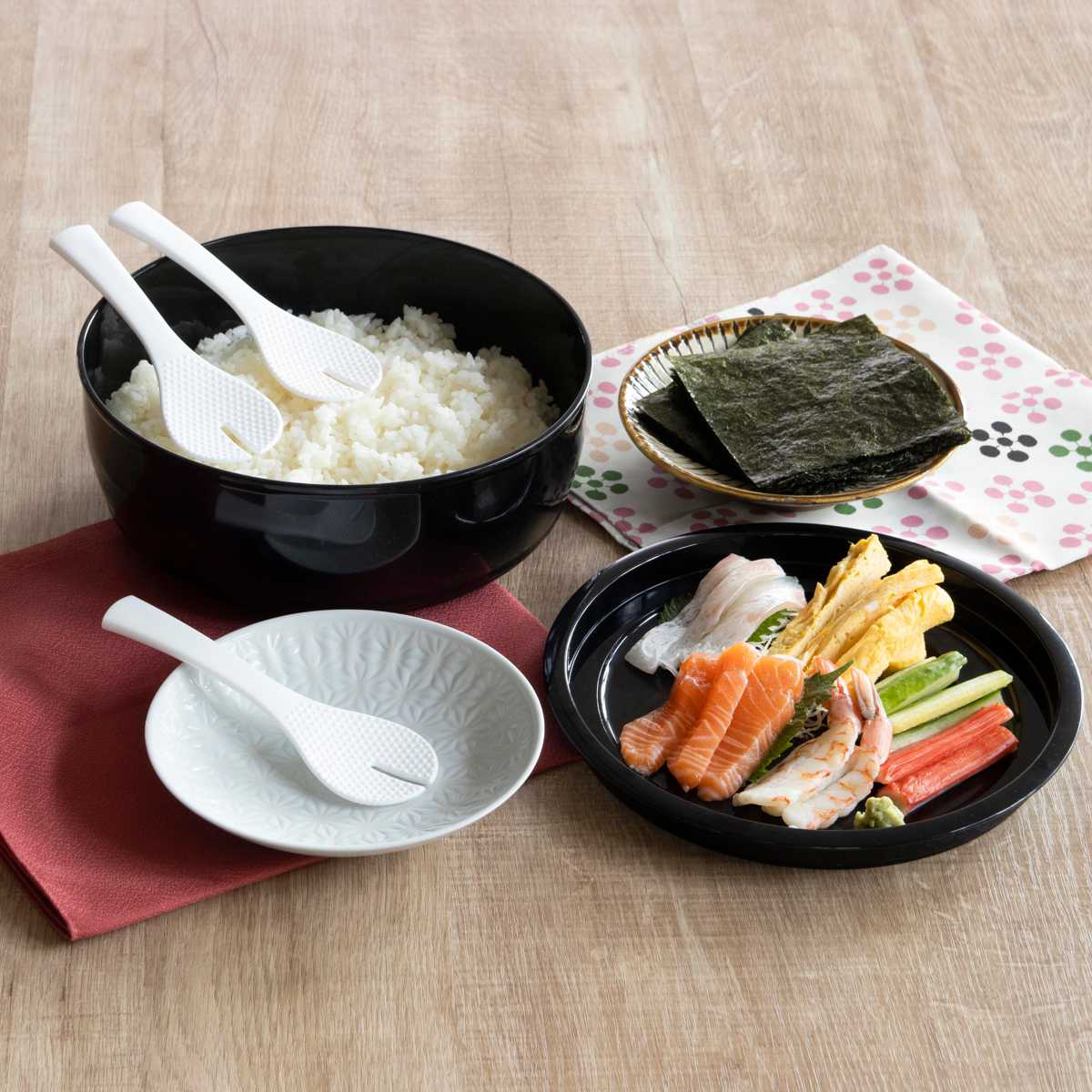 寿司桶 すしパーティー プラスチック 手巻き寿司 5点セット ( 3合 すし 桶 おけ 飯台 すし桶 しゃもじ 日本製 手巻き寿司セット 食器 お皿 オードブル皿 パーティー 大皿 しゃもじ付き )