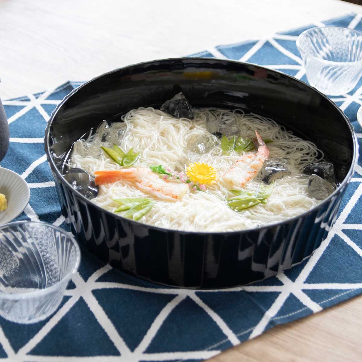 寿司桶 すしパーティー プラスチック 手巻き寿司 5点セット ( 3合 すし 桶 おけ 飯台 すし桶 しゃもじ 日本製 手巻き寿司セット 食器 お皿 オードブル皿 パーティー 大皿 しゃもじ付き )