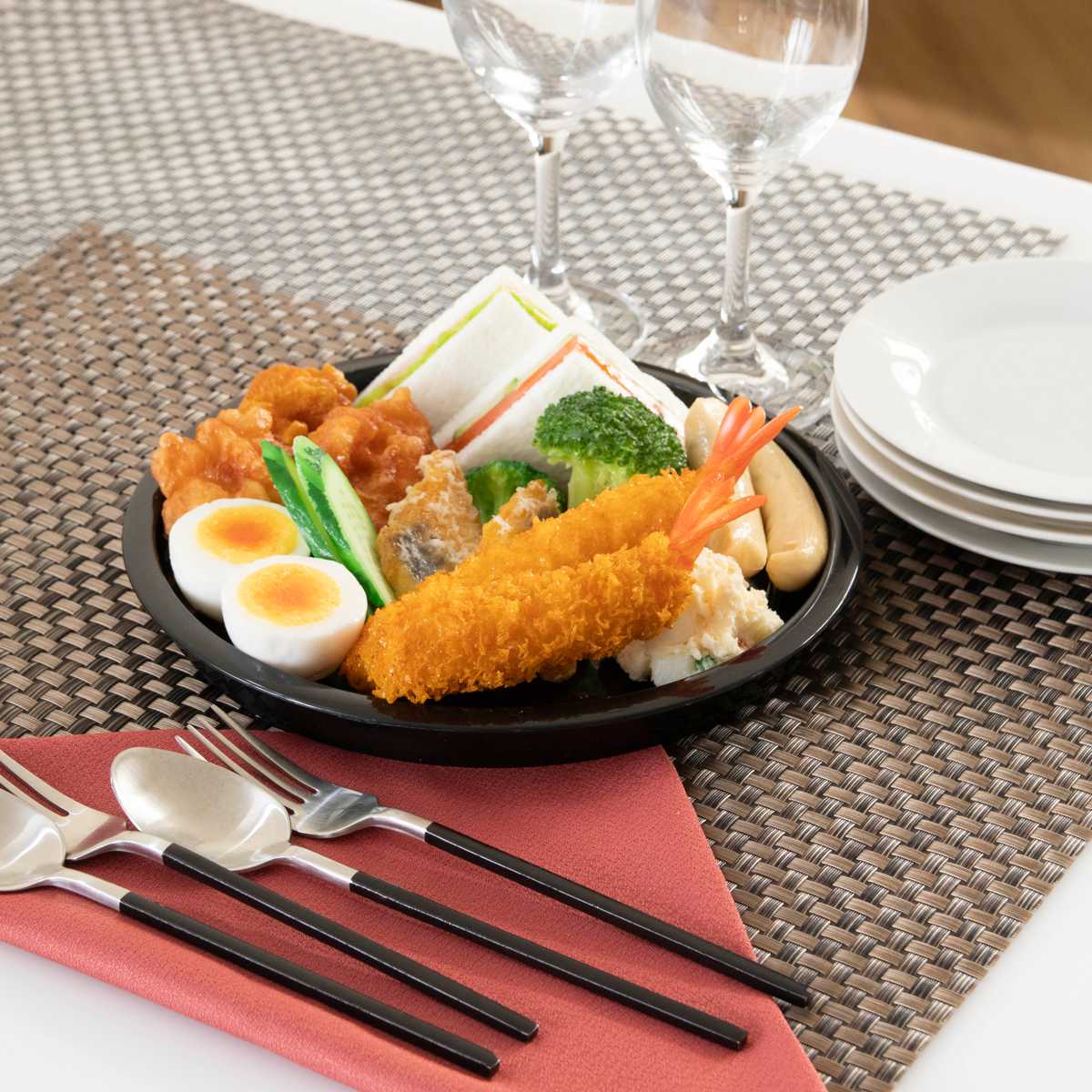 寿司桶 すしパーティー プラスチック 手巻き寿司 5点セット ( 3合 すし 桶 おけ 飯台 すし桶 しゃもじ 日本製 手巻き寿司セット 食器 お皿 オードブル皿 パーティー 大皿 しゃもじ付き )