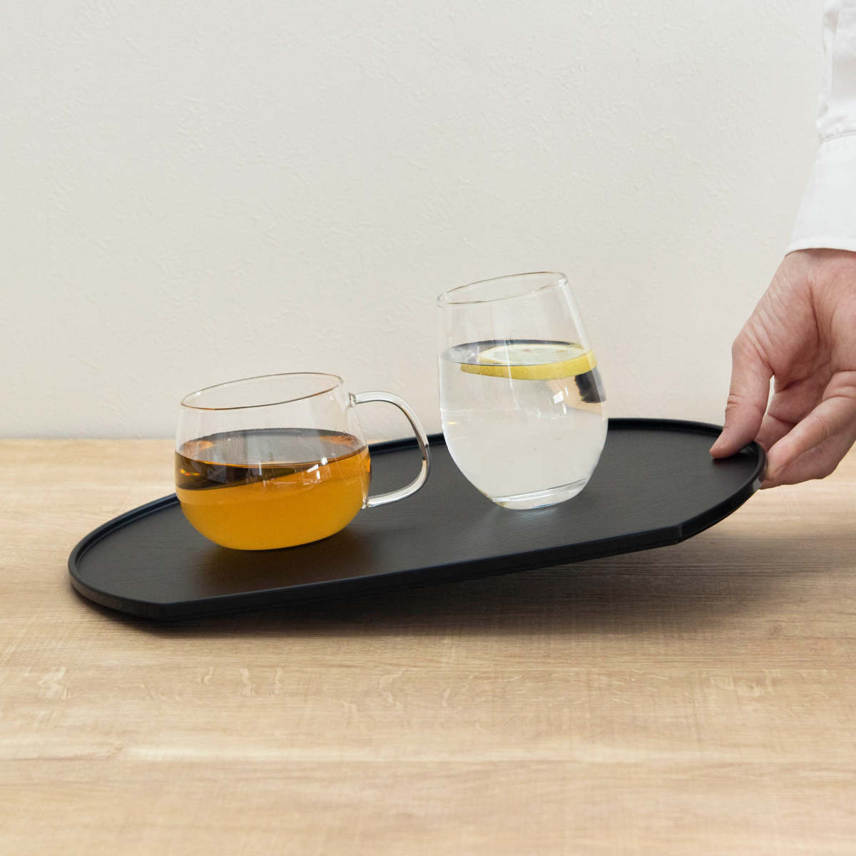 お盆 ノンスリップ 抗菌 半月盆 ( 半月膳 日本製 おしゃれ かわいい 木目調 木目調トレー 盆 抗菌加工 ランチョンマット トレイ キッチントレー ノンスリップ加工 )