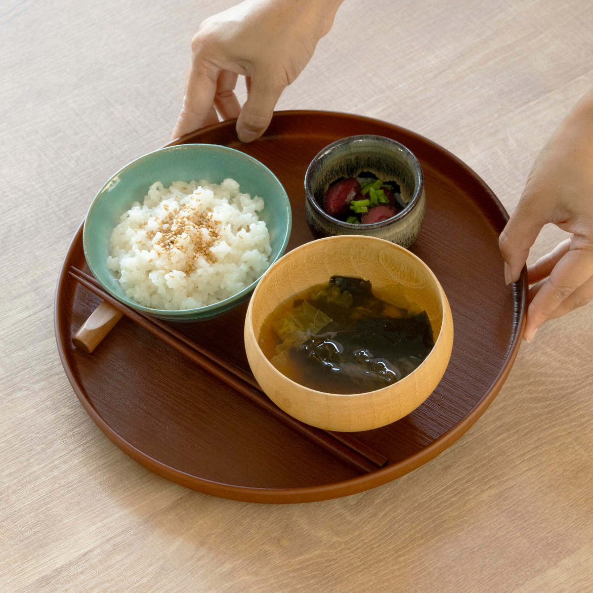 トレー 27cm ノンスリップ 抗菌 木目調 ( 角 丸 日本製 おしゃれ かわいい 木目調トレー お盆 盆 トレイ キッチントレー ランチョンマット カフェトレー おやつ ティータイム 縁 抗菌加工 すべり止め加工 ) 【角】 角