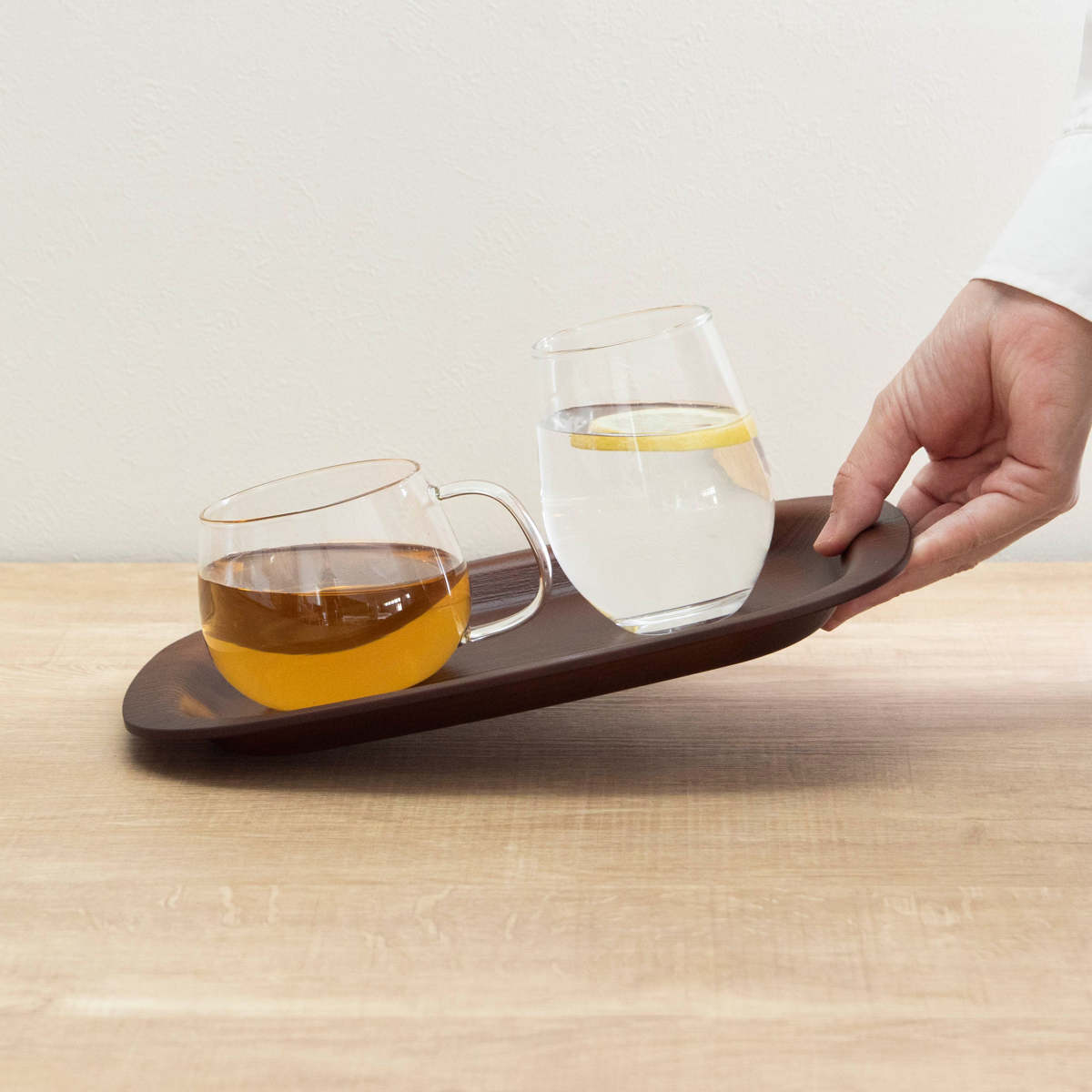 トレー 27cm ノンスリップ 抗菌 木目調 ( 角 丸 日本製 おしゃれ かわいい 木目調トレー お盆 盆 トレイ キッチントレー ランチョンマット カフェトレー おやつ ティータイム 縁 抗菌加工 すべり止め加工 ) 【角】 角