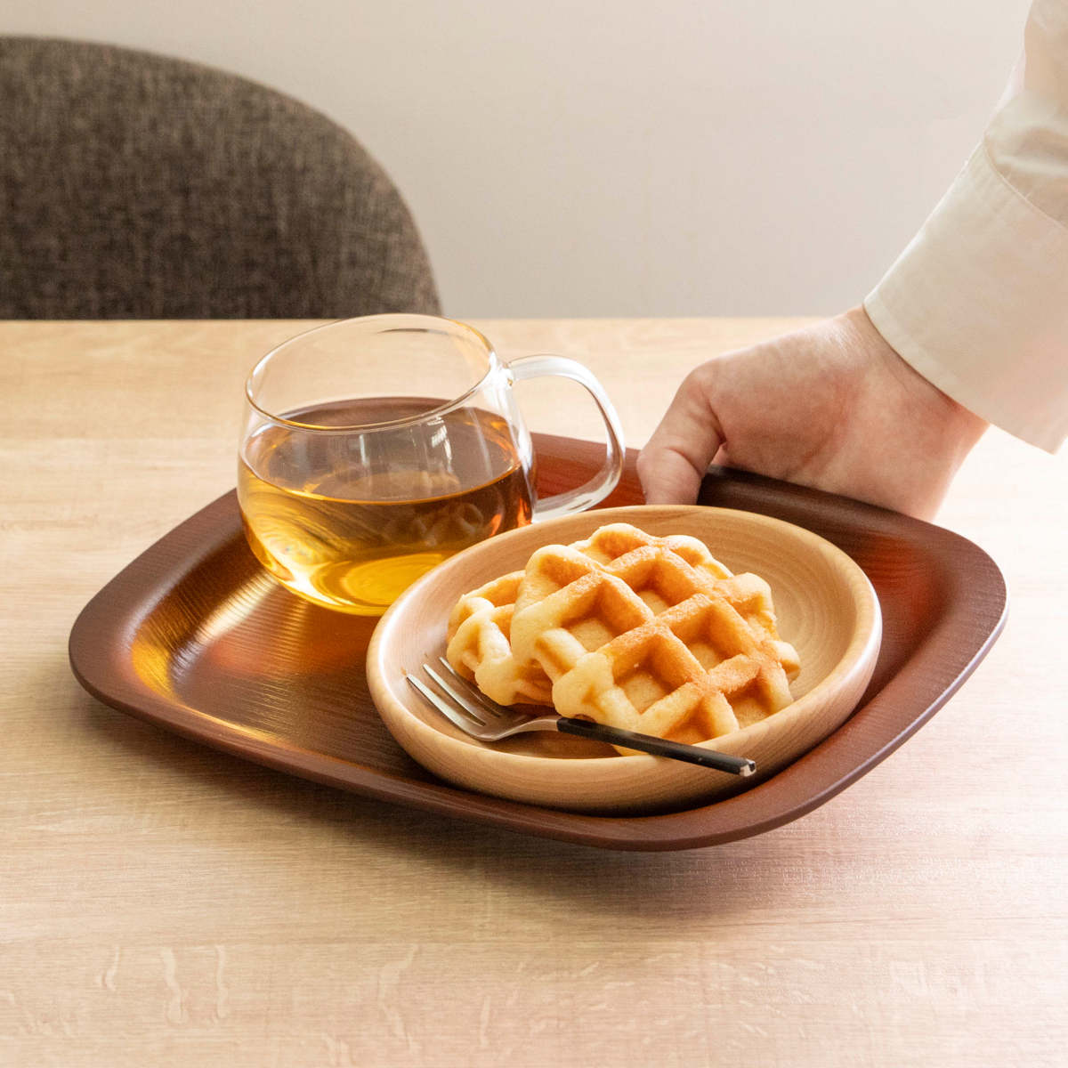 トレー 27cm ノンスリップ 抗菌 木目調 ( 角 丸 日本製 おしゃれ かわいい 木目調トレー お盆 盆 トレイ キッチントレー ランチョンマット カフェトレー おやつ ティータイム 縁 抗菌加工 すべり止め加工 ) 【角】 角