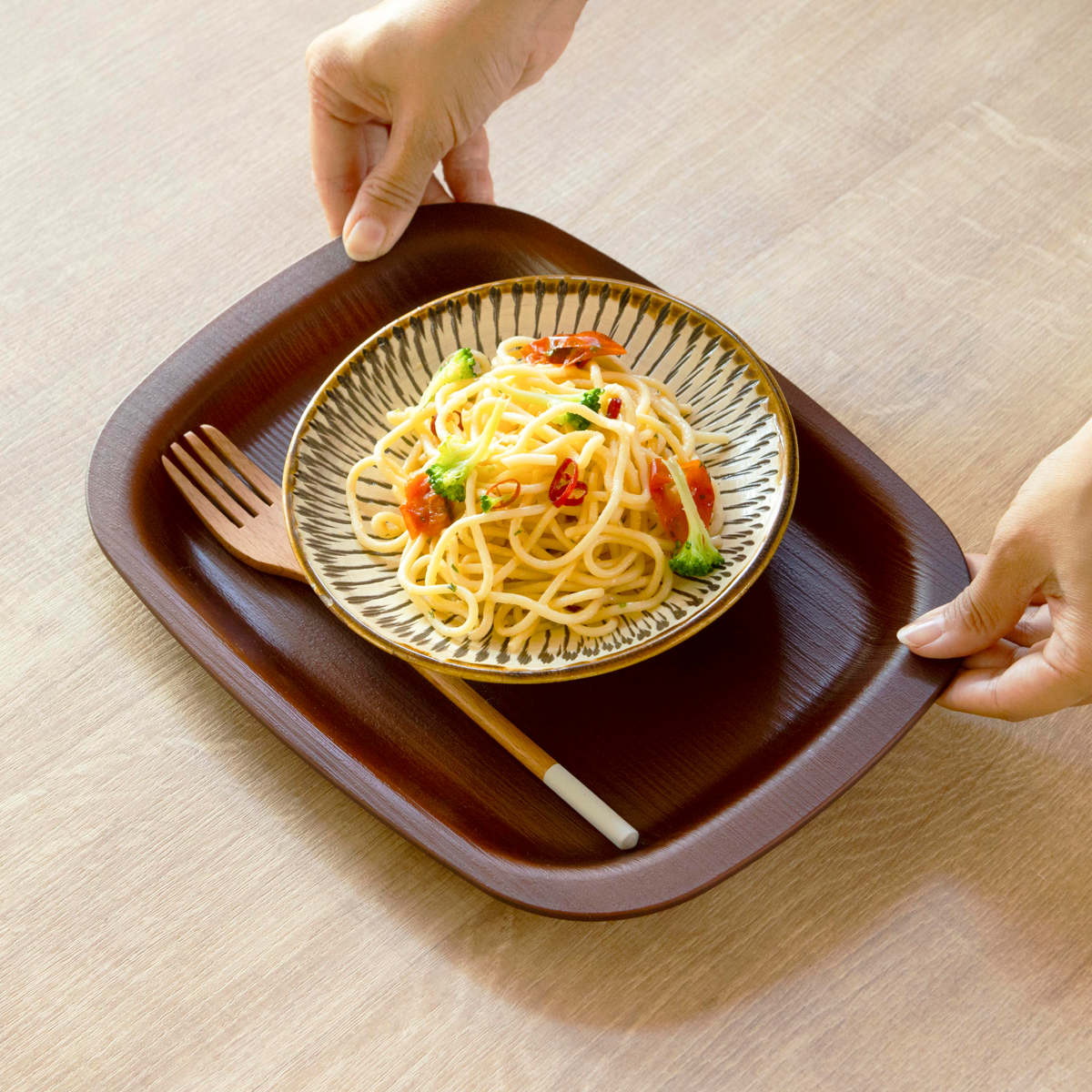 トレー 27cm ノンスリップ 抗菌 木目調 ( 角 丸 日本製 おしゃれ かわいい 木目調トレー お盆 盆 トレイ キッチントレー ランチョンマット カフェトレー おやつ ティータイム 縁 抗菌加工 すべり止め加工 ) 【角】 角