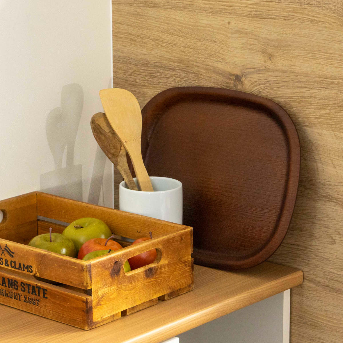 トレー 36cm ノンスリップ 抗菌 木目調 角 ( 日本製 おしゃれ かわいい 木目調トレー お盆 盆 トレイ キッチントレー ランチョンマット 配膳 縁 抗菌加工 すべり止め加工 )