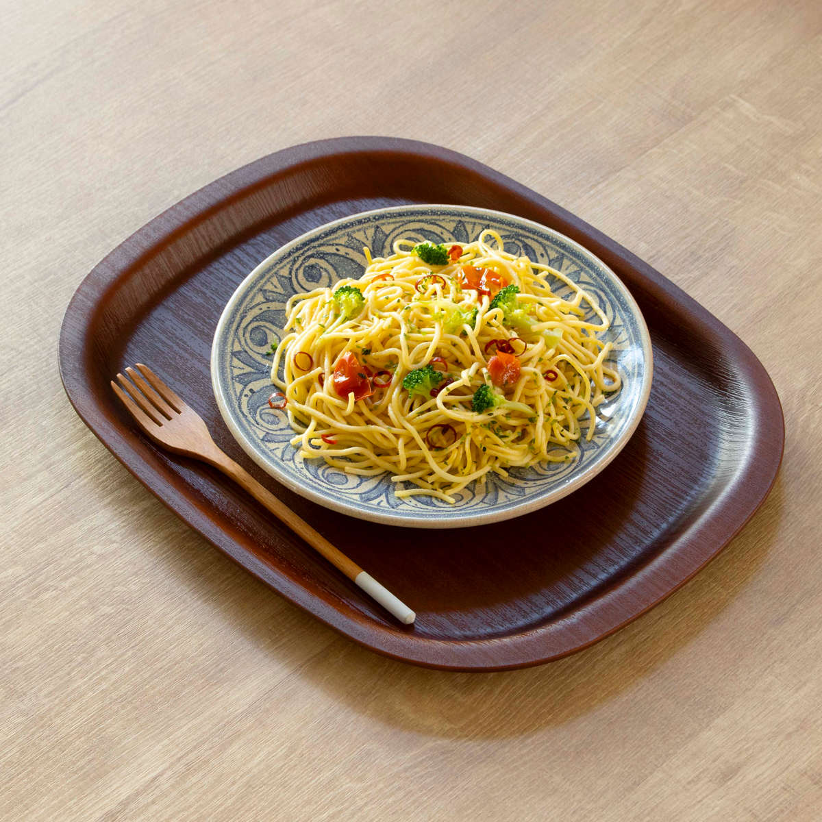 トレー 36cm ノンスリップ 抗菌 木目調 角 ( 日本製 おしゃれ かわいい 木目調トレー お盆 盆 トレイ キッチントレー ランチョンマット 配膳 縁 抗菌加工 すべり止め加工 )