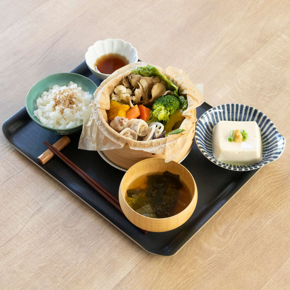 トレー ノンスリップ 抗菌 ランチョントレー 36cm ( キッチントレー トレイ キッチントレイ キッチン 日本製 ランチョンマット おしゃれ シンプル 無地 お盆 盆 配膳 抗菌加工 すべり止め加工 ) 【ネイビー】 ネイビー