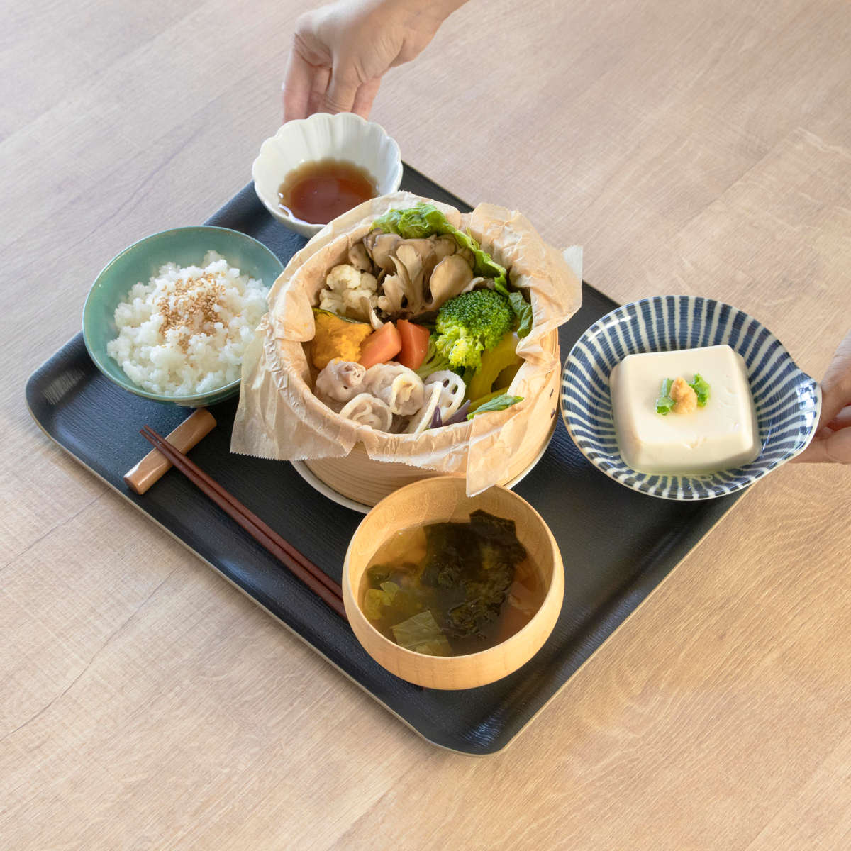 トレー ノンスリップ 抗菌 ランチョントレー 36cm ( キッチントレー トレイ キッチントレイ キッチン 日本製 ランチョンマット おしゃれ シンプル 無地 お盆 盆 配膳 抗菌加工 すべり止め加工 ) 【ネイビー】 ネイビー